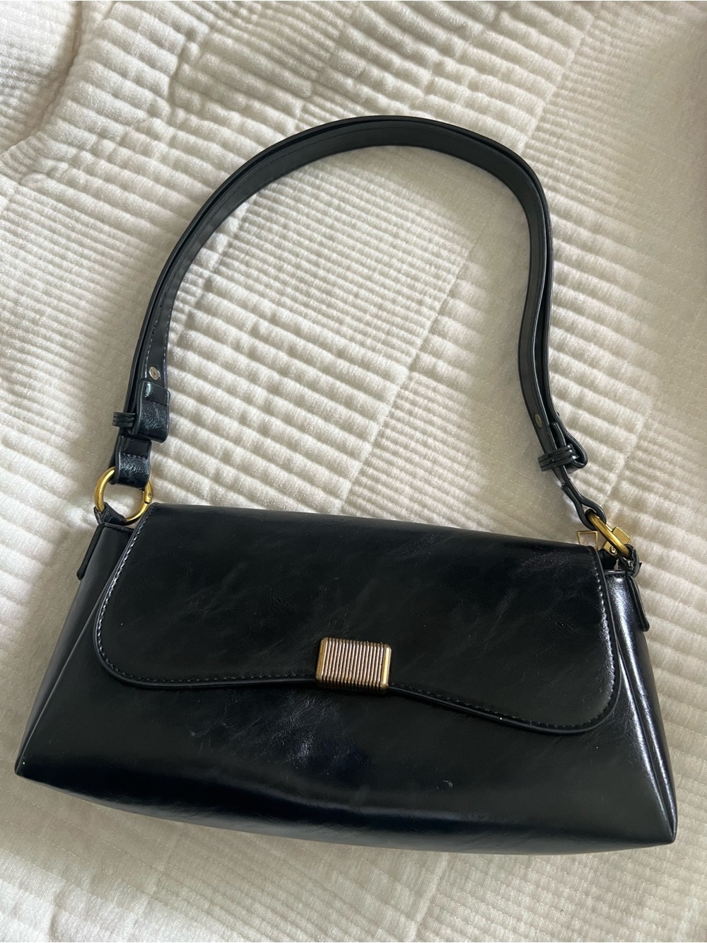 Vintage Style Black Leather Shoulder Bag with Gold Accent